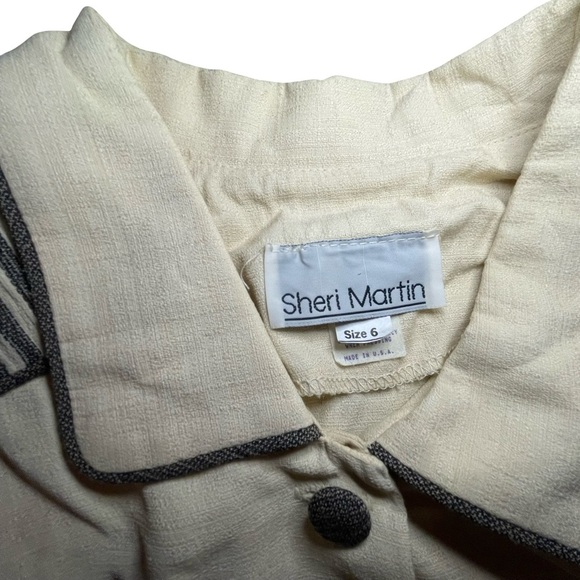 Sheri Martin Cream Cropped Blazer with Black Accents Size 6 - Picture 4 of 6